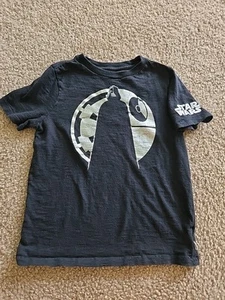 GAP Kids Star Wars Darth Vader T Shirt Sz Small - Picture 1 of 3