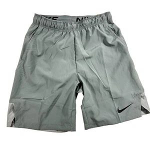 Nuevo con etiquetas Pantalones Cortos de Entrenamiento Nike Para Hombre S Dri-FIT DM6617-084 Sin Forro Versátil Gris B45 - Imagen 1 de 7