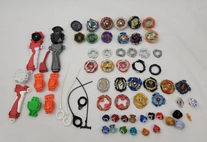 BEYBLADE Lote Surtido Piezas Lanzadores Hilanderos Hasbro Plástico Metal COMO ESTÁ - Imagen 1 de 23