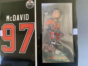 CONNER McDAVID FROZEN TUNDRA PLAYER FOCO BOBBLEHEAD/360 EDMONTON OILERS NUEVO EN CAJA - Imagen 1 de 8
