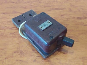 Soviet electric switch on a homemade base. Very old and rare. Carbolite body. - Picture 1 of 21