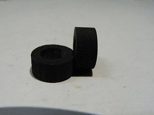 2 Carrera Car Racing Formel 1 Reifen für Vorne Vorderreifen NEU - Picture 1 of 2