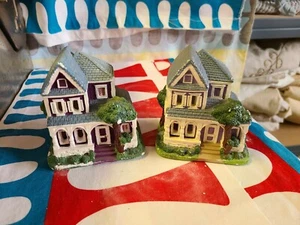 California Creations "#10308 Queen Anne House" Painted Plaster Building - Picture 1 of 7