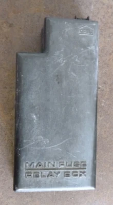 Subaru Forester SF 00-6/02 Engine Bay Fuse Box Cover - Image 1 of 2