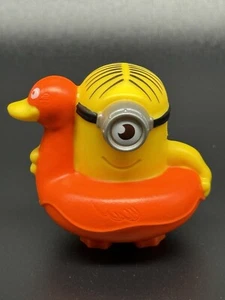 Figurina McDonald's Cattivissimo Me Minion 2019 Anello in Gomma Anatra Piscina - Foto 1 di 4