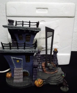2005 HAWTHORNE VILLAGE NIGHTMARE BEFORE CHRISTMAS GUILLOTINE HOUSE W/COA - Picture 1 of 13