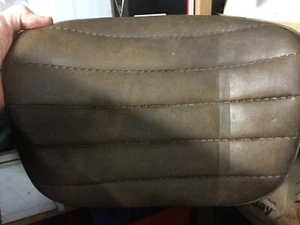 HARLEY-DAVIDSON NUEVO DE LOTE ANTIGUO ALMOHADILLA TRASERA CONFORT FLEX SEAT 52567-77? COLOR BRONCEADO - Imagen 1 de 9
