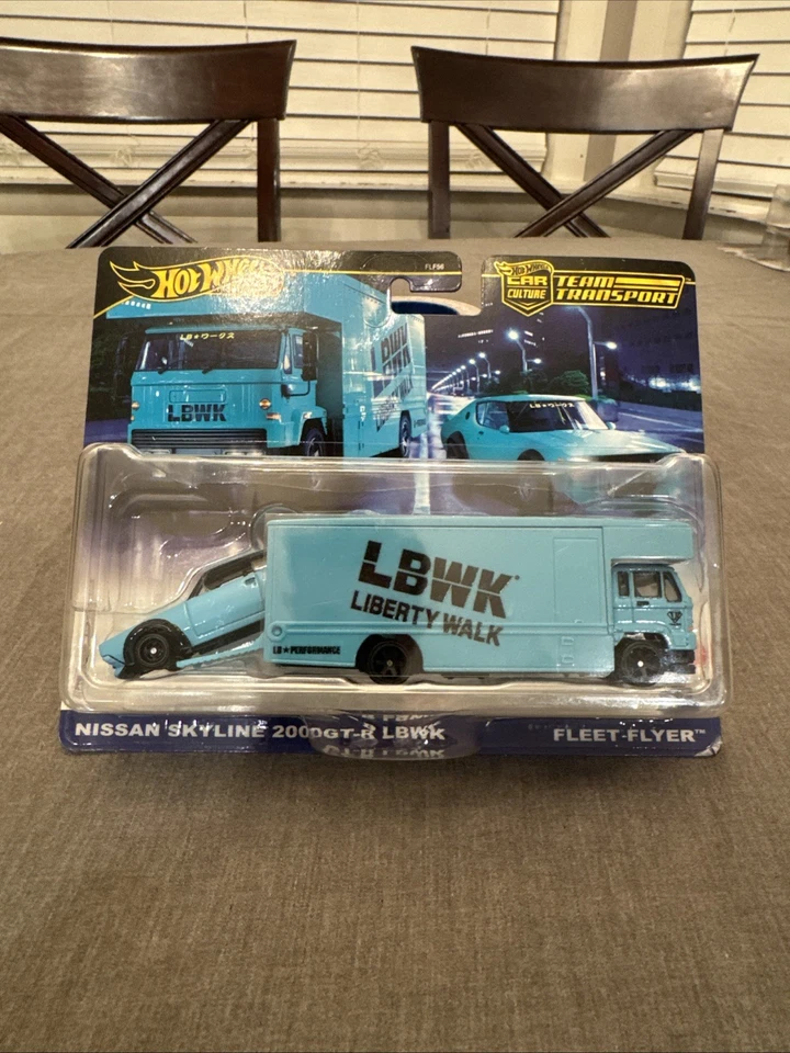 Nissan Skyline 2000GT-R LBWK Fleet Flyer 2024 Team Transport #69 azul Hot Wheels Foto 1 de 1