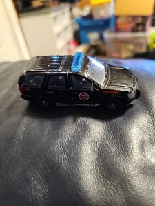 JADA 1/64 HERO GEORGIA POLIZIA DI STATO 2010 CHEVY TAHOE SUV DANNEGGIATO - Foto 1 di 21