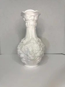 Vintage Imperial Milk Glass Loganberry Grape Vase 10 1/4" Excellent - Picture 1 of 6