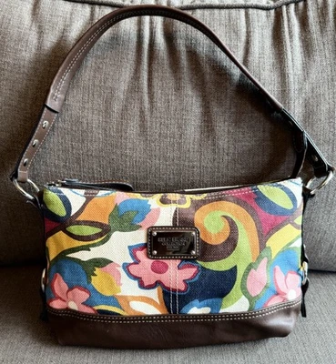 Relic Brand Shoulder Purse Floral Canvas And Faux Leather Bottom Clean In/out - Image 1 of 4