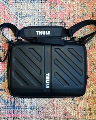 Thule 15" hard shell MacBook laptop case bag with shoulder strap USED VGC - Image 1 of 4