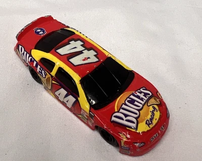 Coche de carreras Hot Wheels NASCAR Bugles #44 Petty Family Tribute Dodge Intrepid (2001) Foto 1 de 4