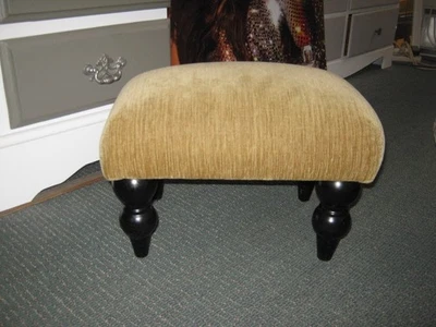 Taburete de pie de madera tapizado vintage otomano rectangular beige/dorado Foto 1 de 4