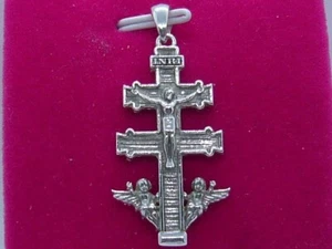 COLGANTE CRUZ DE CARAVACA EN PLATA MACIZA 925 MIL - Picture 1 of 6