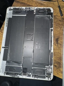 ipad pro 11 inch 1st gen READ BEFORE BUYING!!!! - Afbeelding 1 van 1