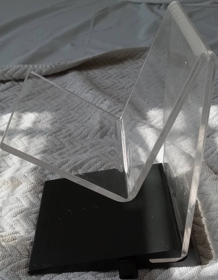 Universal Illuminated RGB VR Charging Stand for Oculus Meta Quest 2 Black Aura - Image 1 of 4