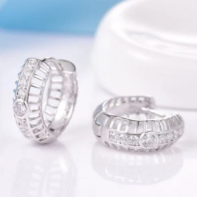 Damenan Ohrringe bezaubrende vergoldete weiß gold 18K 750er  + Swarovski Topas - Bild 1 von 2