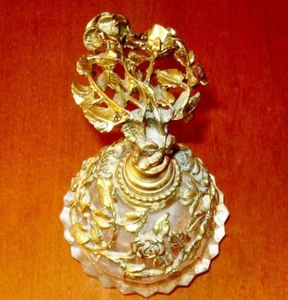 Botella de perfume de vidrio con superposición Ormolu vintage vidrio Dabber oro adornos rosas 3x4,25" - Imagen 1 de 12