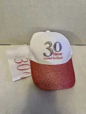 Juego de sombrero y faja 30 cumpleaños rosa y blanco Foto 1 de 3