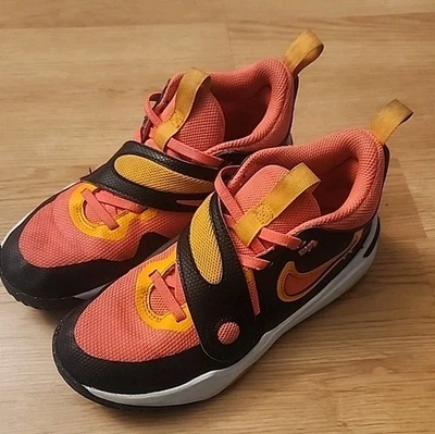 Kids Nike Team Hustle Basketball Shoes Sneakers Unisex Size 3Y - Image 1 of 4