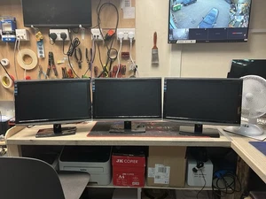 OLD SCHOOL 3X AOC LCD MONITORS AND STANDS 185LM00007 - Picture 1 of 7