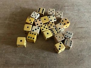 Butterscotch Dadi Vintage Lotto 22 Totali 5/8" Non Tutti Uguali Non Testato Guarda Più Vecchio - Foto 1 di 24