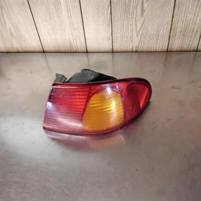 Задний фонарь в сборе TOYOTA COROLLA правый 98 99 00 01 02 - Изображение 1 из 2