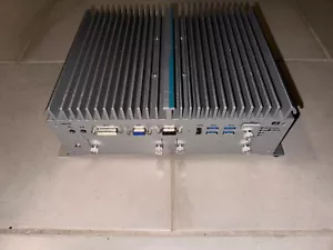 Axiomtek UST500-517-FL veicolo incorporato senza ventola PC 4x alloggiamenti unità SATA Ebox - Foto 1 di 8