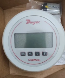 DWYER DM-1111 / DM1111 (BRAND NEW) - Picture 1 of 5