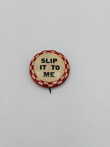 1930er Slip It To Me Neuheit Humor riskant Celluloid Pinback Knopf - Bild 1 von 3