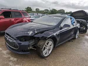 TESLA S 2014 Corner/Park Light 520001 - Picture 1 of 10