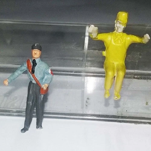 MINIATURE FIGURES MINIATURANSICHTEN PREISER MODEL 2 PERSONAGGI IN SCALA H0 1/87 - Immagine 1 di 1