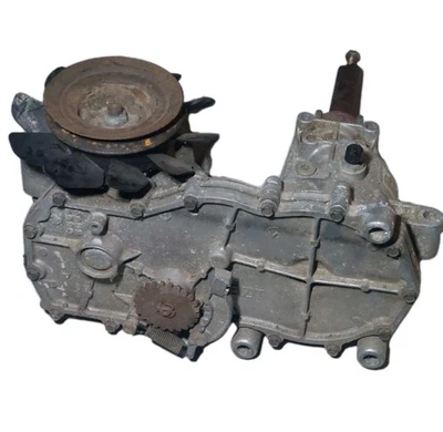 RH Hydro Gear Transmission For CUB CADET Zero Turn ZC-АМВВ 4DDB ЗRPXAR EZT2200 - Image 1 of 4