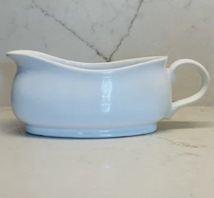 Jarra de barco con salsa blanca de porcelana Threshold con borde redondeado - Imagen 1 de 2
