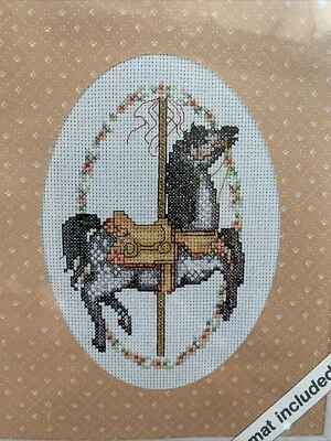 Kit de punto de cruz de pony carrusel Dapple Gary con tapete nuevo en paquete 8x10 fines de semana Foto 1 de 4