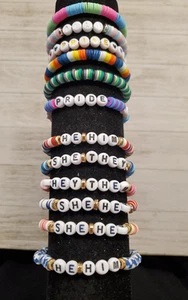 SALE! 12 LBGTQ Armbänder He Him She Her They Them Pride Ally Armbänder SALE! - Bild 1 von 3