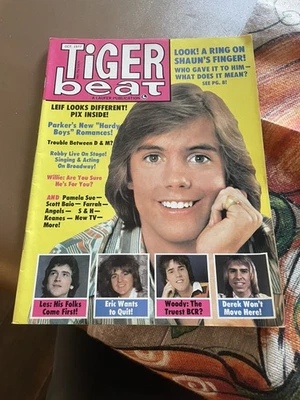 Tiger Beat Magazine Oct 1977 KISS Alive 11 Full Page Advert Charlie's Angels - Image 1 of 4