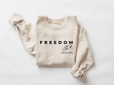 Camisa Charlie Kirk Freedom Signature, Camiseta Patriótica, Camiseta Freedom Foto 1 de 4