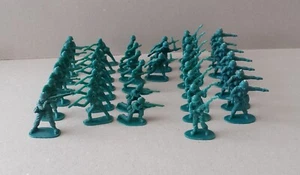 38 Pieces Toy Soldiers Green Colour Plastic Job Lot Loose 1.5" High - Picture 1 of 4