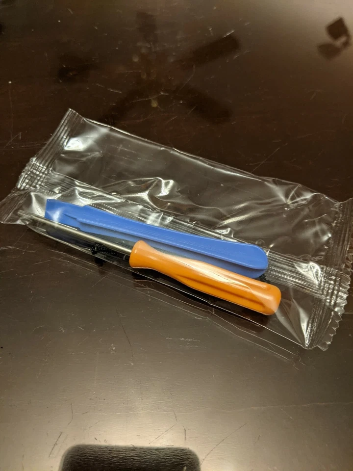 Xbox One Controller Front Shell Removal Kit, 1 pry tool, 1 torx, and screws  - Image 1 of 1