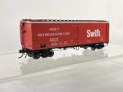 Rapido HO GARX 37’ Meat Reefer #2751 Swift (Red Billboard) - Image 1 of 4