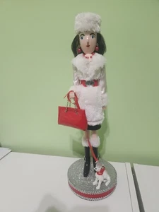 muelle 1 importaciones cascanueces hembra blanco y rojo con perro 19 pulgadas de alto - Imagen 1 de 3