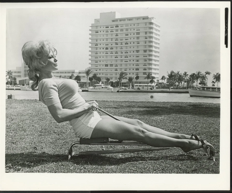 VIRGINIA WOOD 1960s Super Buxom Leggy 8 x 10 Cheesecake Workout Press Photo vv - Image 1 of 1