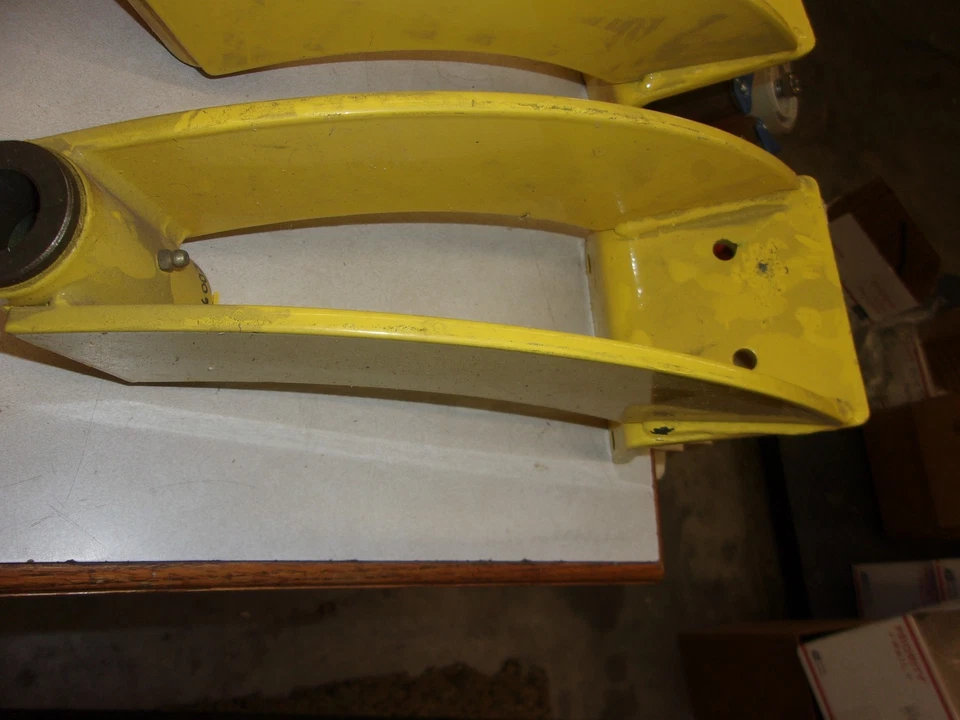 OEM  GREAT DANE D35017 SUPPORT CASTER WITH BUSHING - Изображение 1 из 1