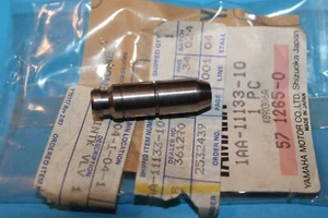 YAMAHA FZ750 FZR1000 XJ700 FZR750 NEW GENUINE INTAKE VALVE GUIDE 1AA-11133-10 - Picture 1 of 1