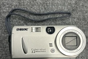 Sony Cyber-shot DSC-P52 3,2 megapixel fotocamera digitale - argento - solo parti. - Foto 1 di 5