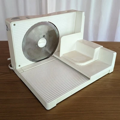 Cortadora de alimentos eléctrica plegable Rival para carne, queso y más modelo 1042 vintage Foto 1 de 4