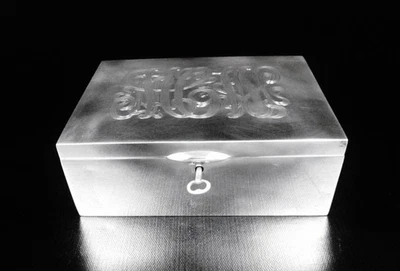 Antiguo joyero forrado de terciopelo de plata de ley con cerradura de llave. TW 429,2 gramos Foto 1 de 4