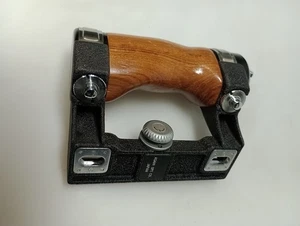 Pentax 67 6x7 Holz Handgriff Wooden Hand Grip - Picture 1 of 2